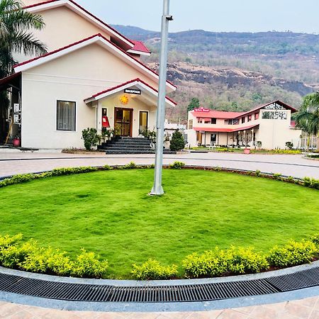 The Grand Leela Resort Khopoli Exteriör bild