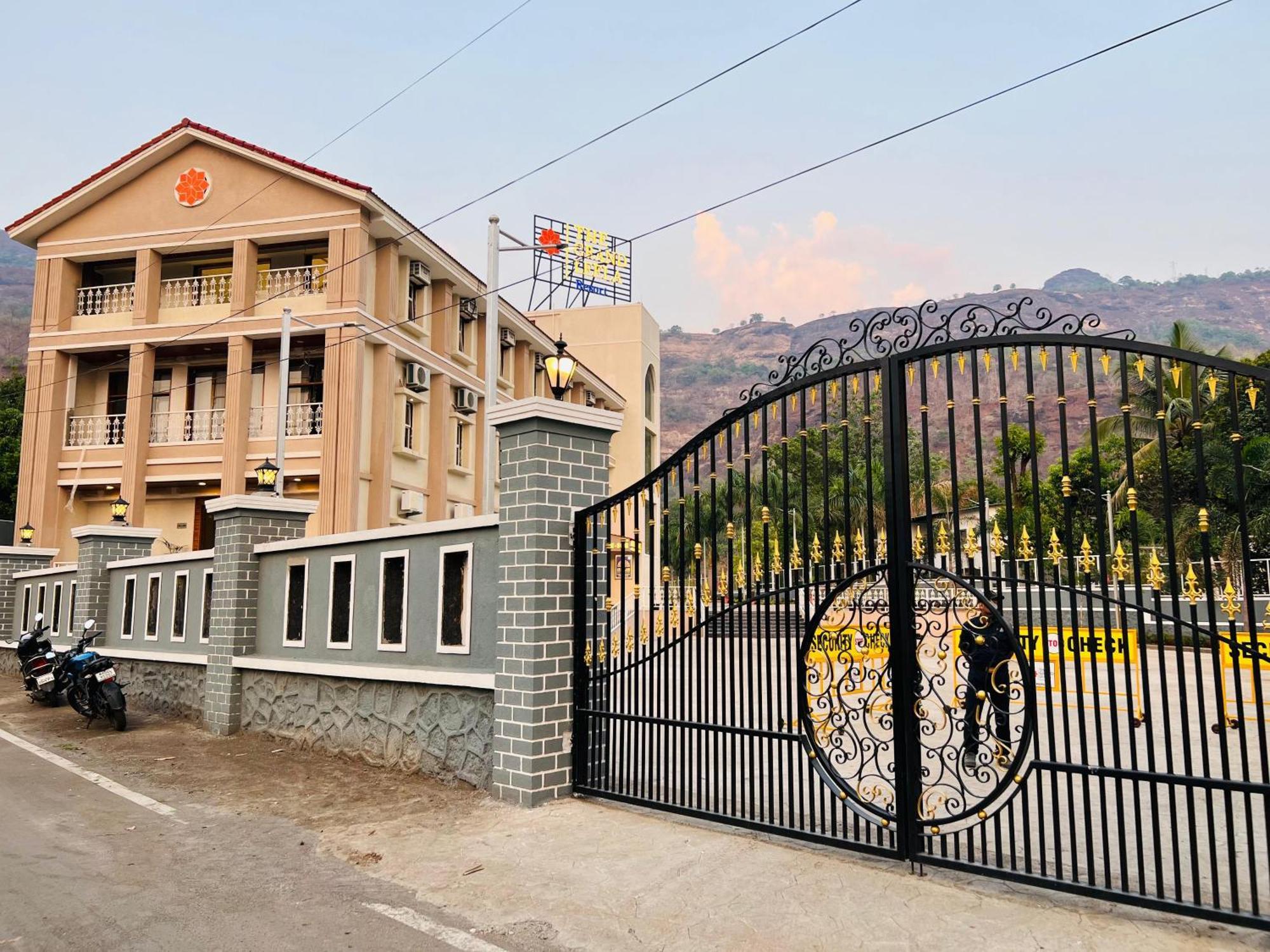 The Grand Leela Resort Khopoli Exteriör bild