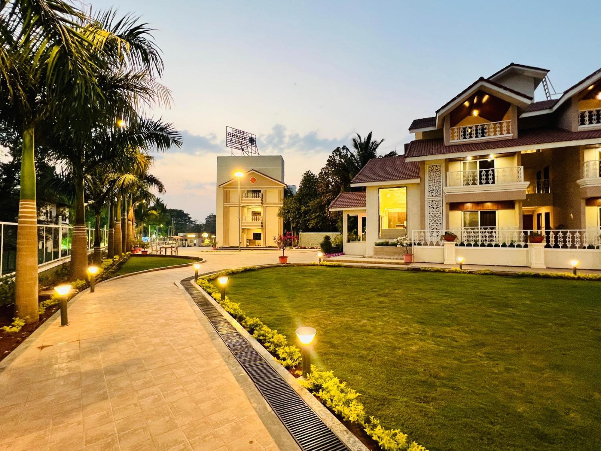 The Grand Leela Resort Khopoli Exteriör bild