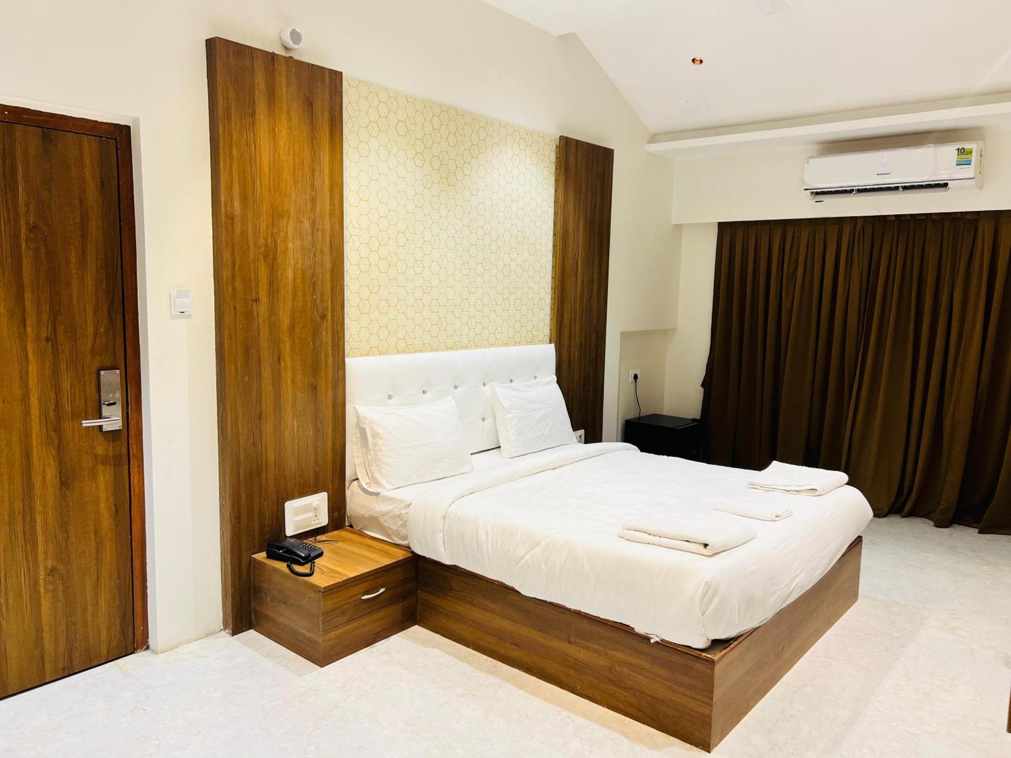 The Grand Leela Resort Khopoli Exteriör bild