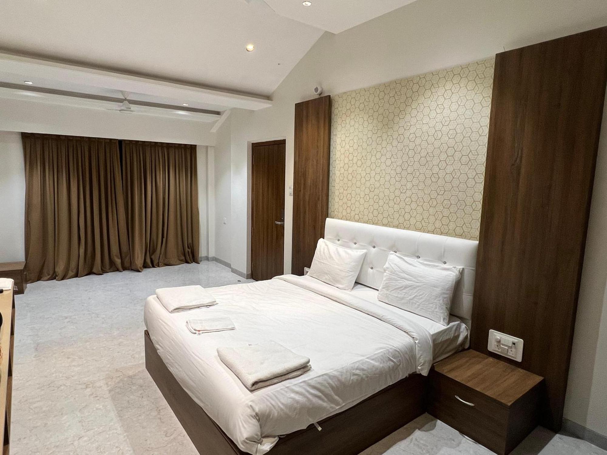 The Grand Leela Resort Khopoli Exteriör bild