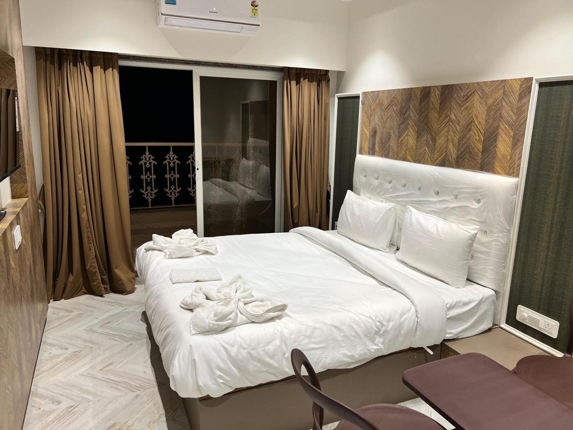 The Grand Leela Resort Khopoli Exteriör bild