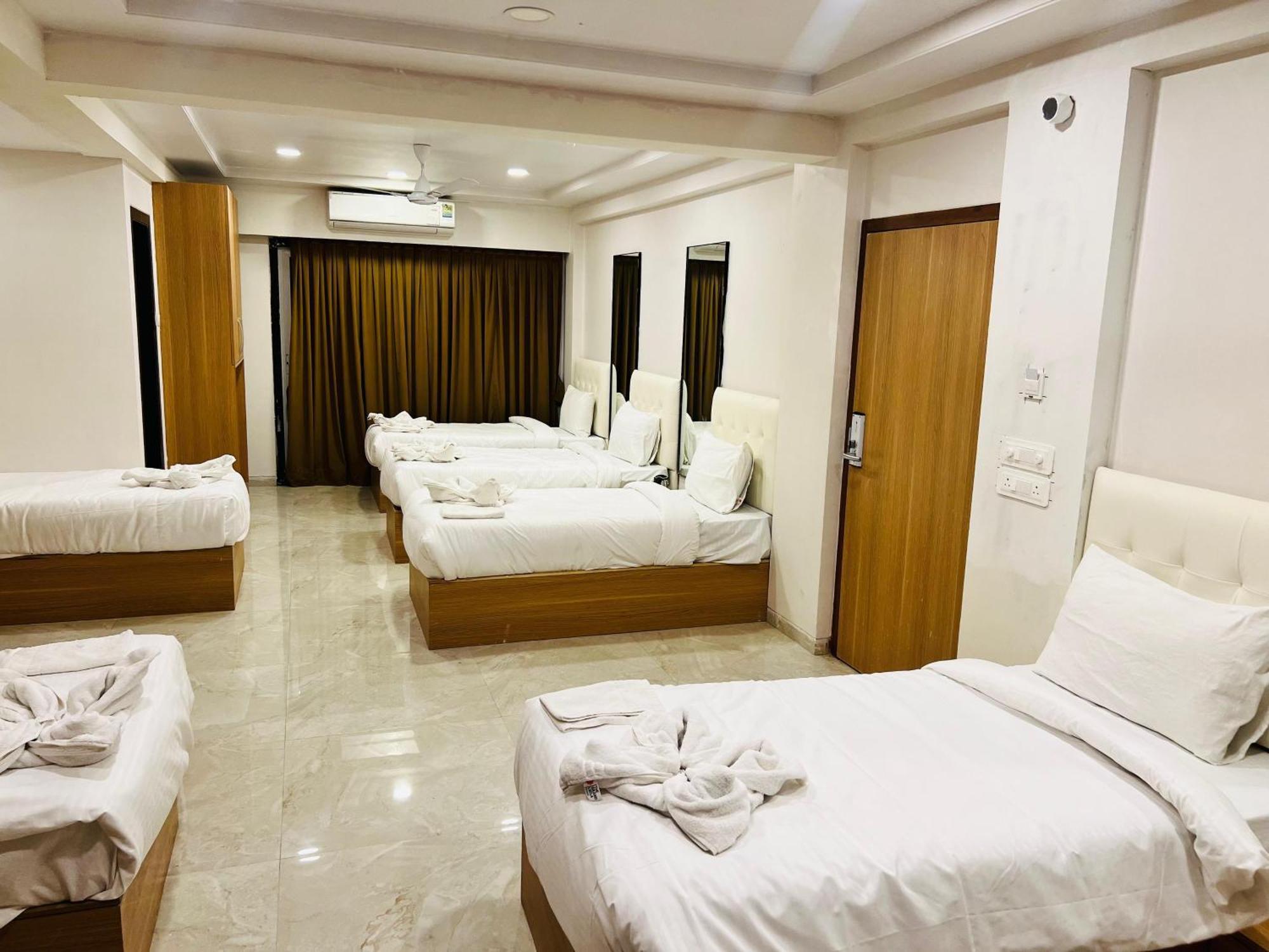 The Grand Leela Resort Khopoli Exteriör bild