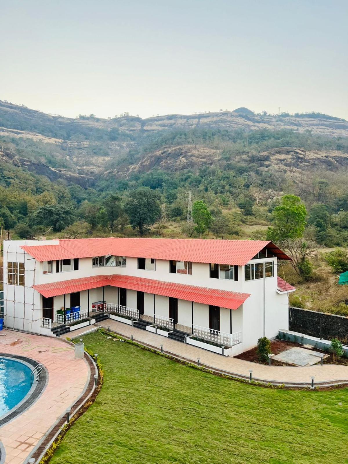 The Grand Leela Resort Khopoli Exteriör bild
